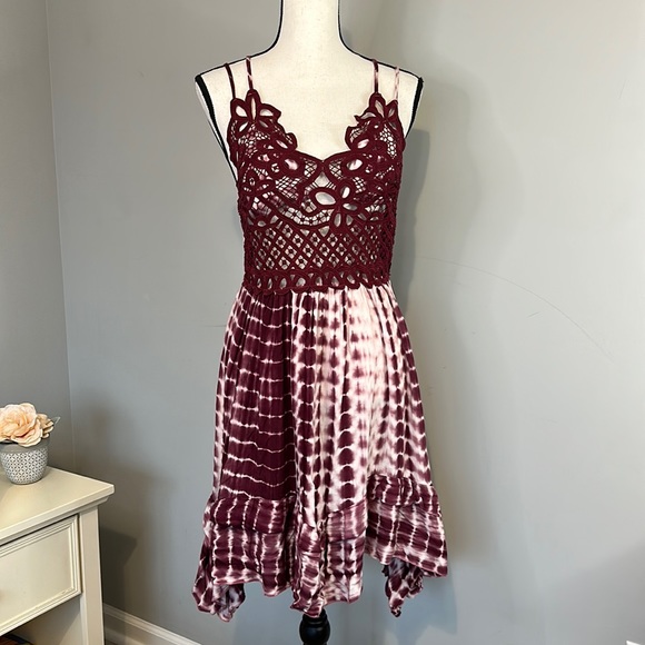 Simplee Apparel Dresses & Skirts - Simplee Wine Lace Acid Wash Criss Cross Back Straps Ruffle Summer Dress